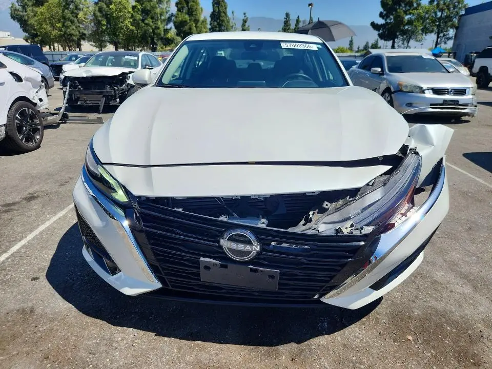 2023 NISSAN ALTIMA SV  