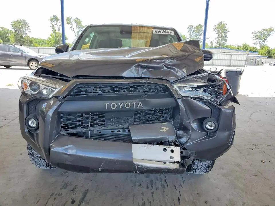 2023 TOYOTA 4RUNNER SR5  