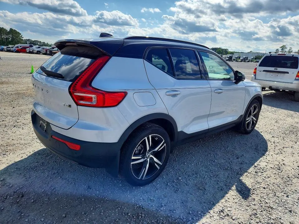 2021 VOLVO XC40 T5 R-DESIGN  