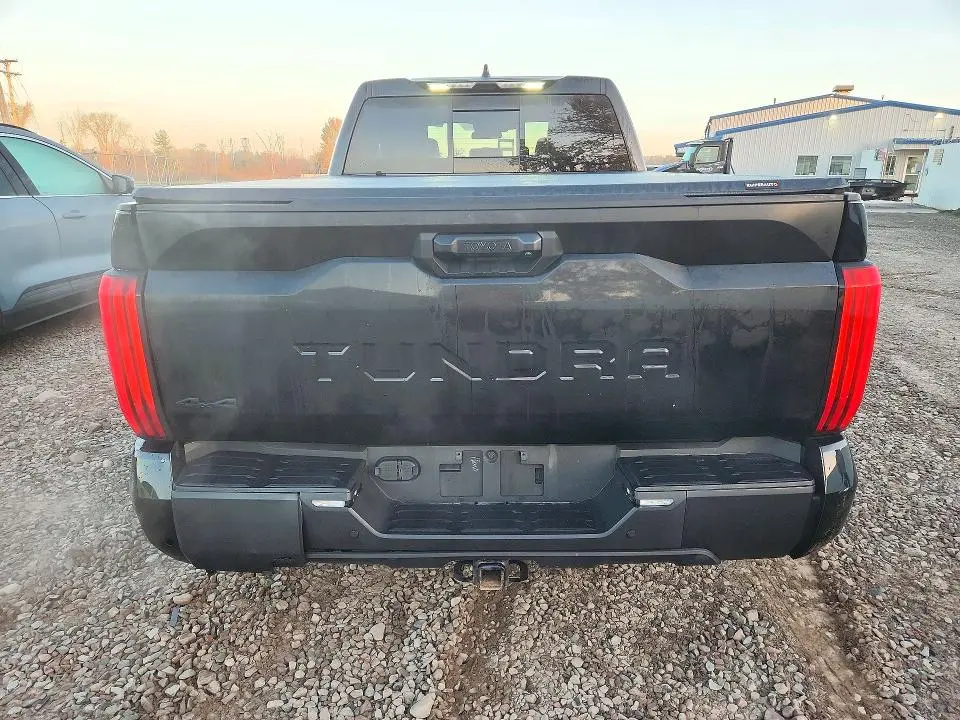 2022 TOYOTA TUNDRA SR5  