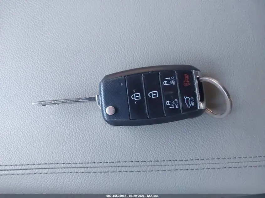 2016 KIA SEDONA LX