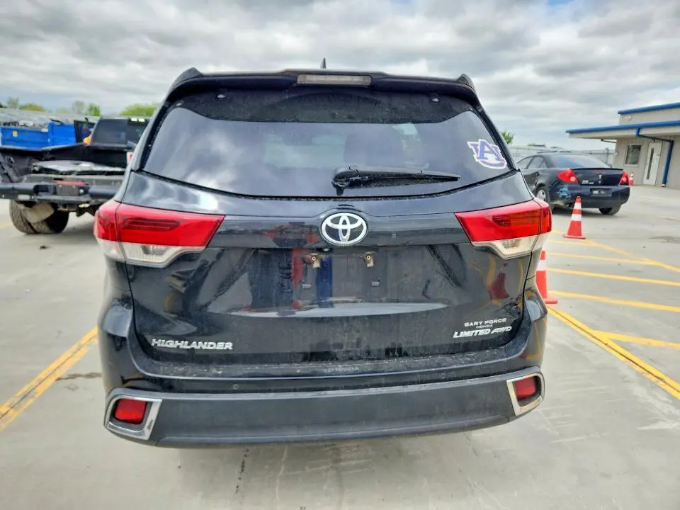 2017 TOYOTA HIGHLANDER LIMITED PLATINUM  