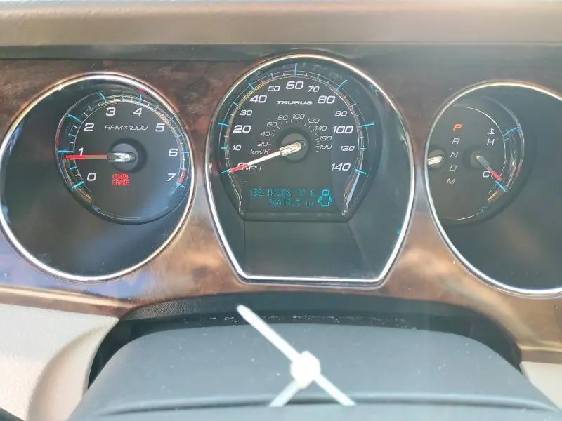 2011 FORD TAURUS LIMITED  
