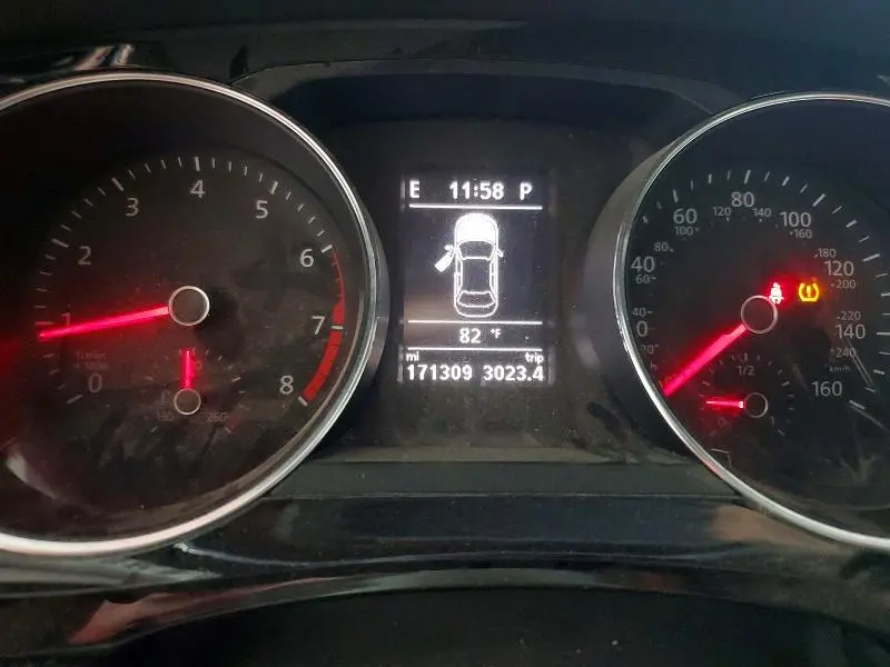 2016 VOLKSWAGEN JETTA SPORT  