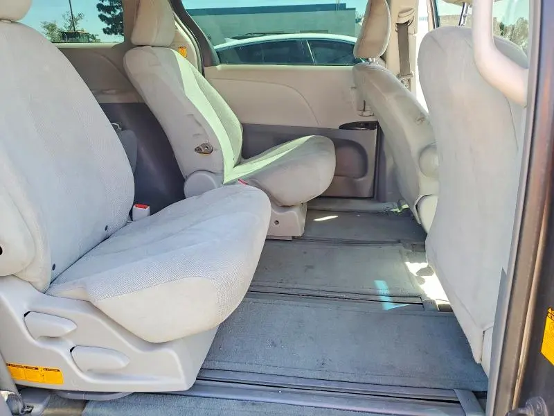 2013 TOYOTA SIENNA L 7-PASSENGER  