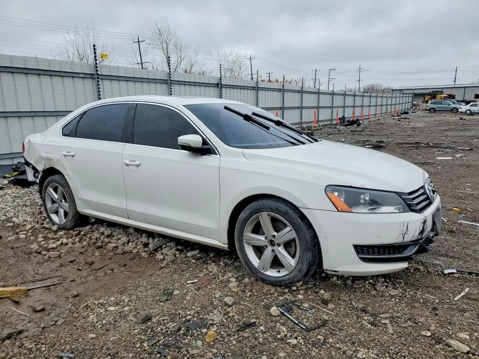 2013 VOLKSWAGEN PASSAT   