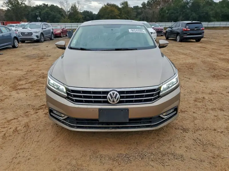 2016 VOLKSWAGEN PASSAT SE  