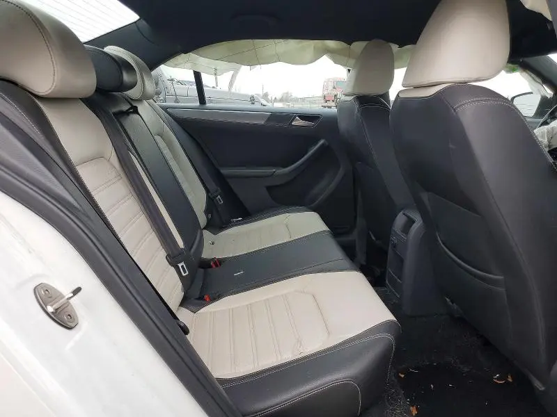 2016 VOLKSWAGEN JETTA SPORT  