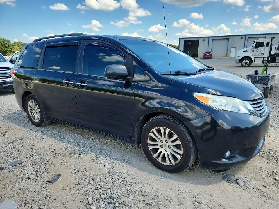 2013 TOYOTA SIENNA XLE 8-PASSENGER  