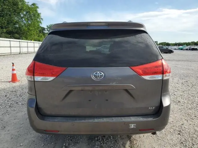 2011 TOYOTA SIENNA XLE  