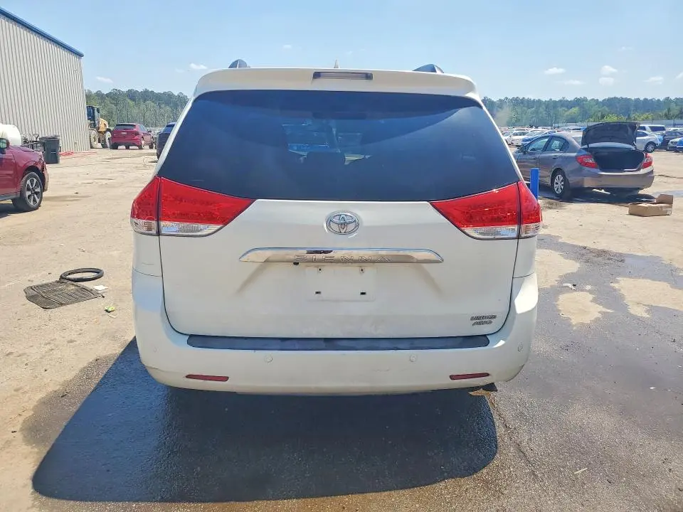2013 TOYOTA SIENNA LIMITED 7-PASSENGER  
