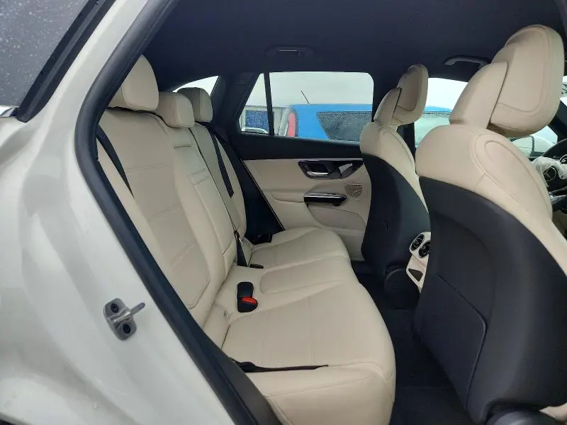 2025 MERCEDES-BENZ GLC 300  