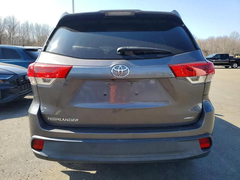 2017 TOYOTA HIGHLANDER LE  