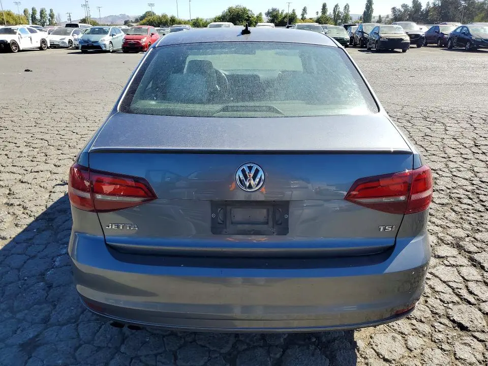 2016 VOLKSWAGEN JETTA SPORT  