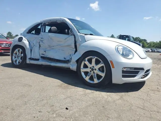 2018 VOLKSWAGEN BEETLE SE  