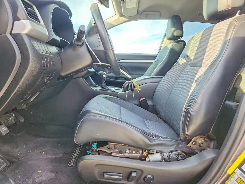 2015 TOYOTA HIGHLANDER LE  