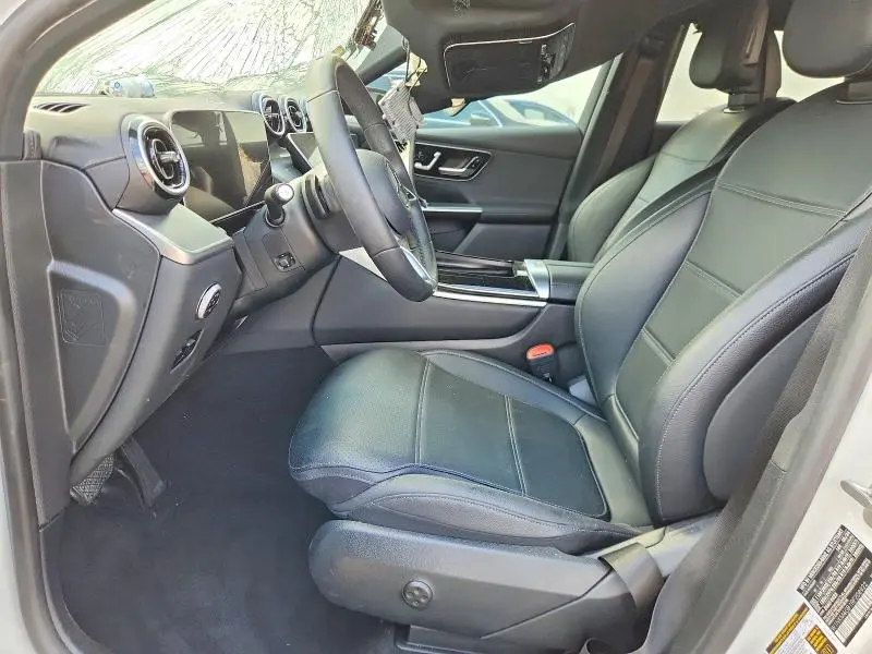 2024 MERCEDES-BENZ GLC 300  