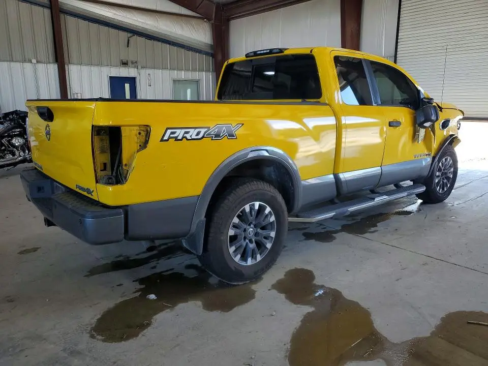 2017 NISSAN TITAN PRO-4X  