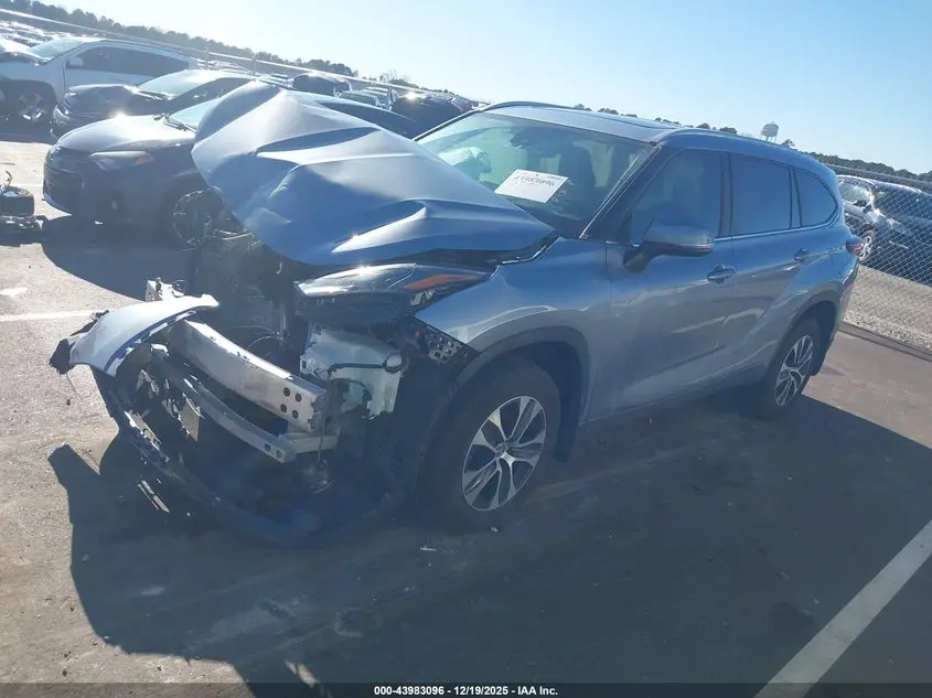 2024 TOYOTA HIGHLANDER XLE
