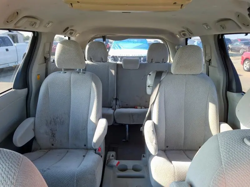 2011 TOYOTA SIENNA LE  