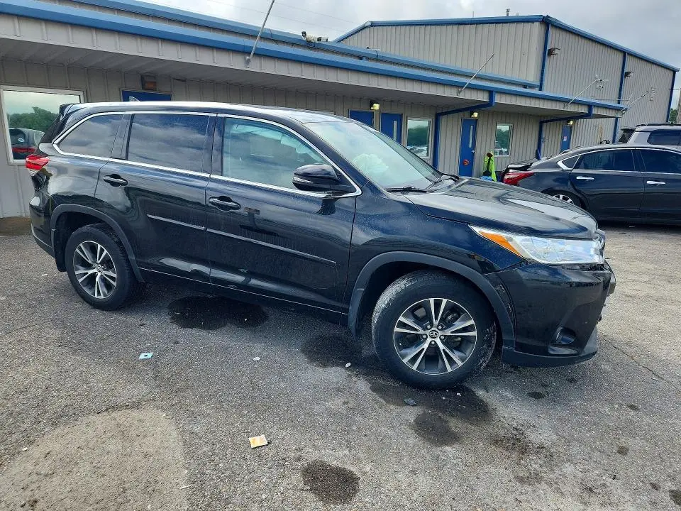 2017 TOYOTA HIGHLANDER LE PLUS  