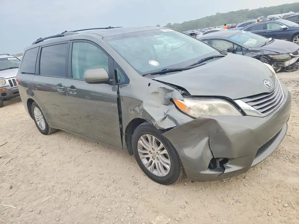 2011 TOYOTA SIENNA XLE 8-PASSENGER  