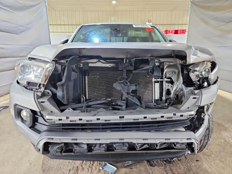 2019 TOYOTA TACOMA SR5  