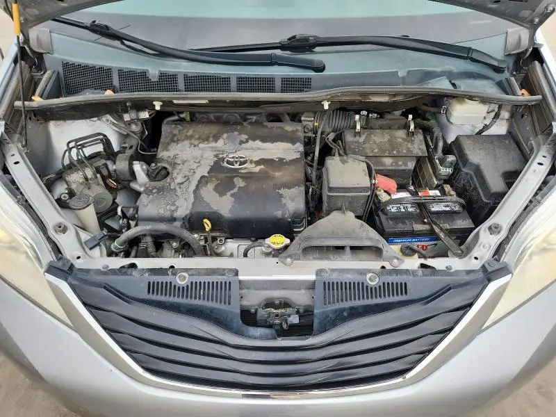 2014 TOYOTA SIENNA LE  