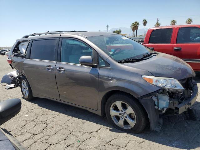 2018 TOYOTA SIENNA LE