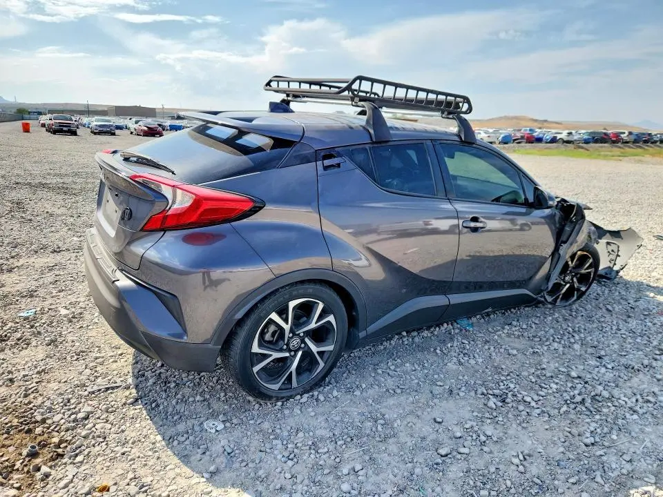 2020 TOYOTA C-HR XLE  