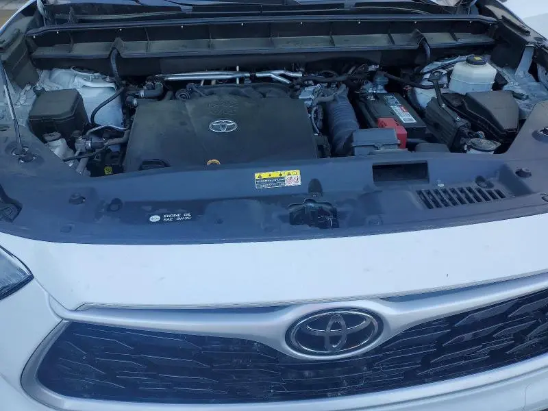 2021 TOYOTA HIGHLANDER LE  