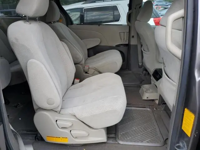 2011 TOYOTA SIENNA LE