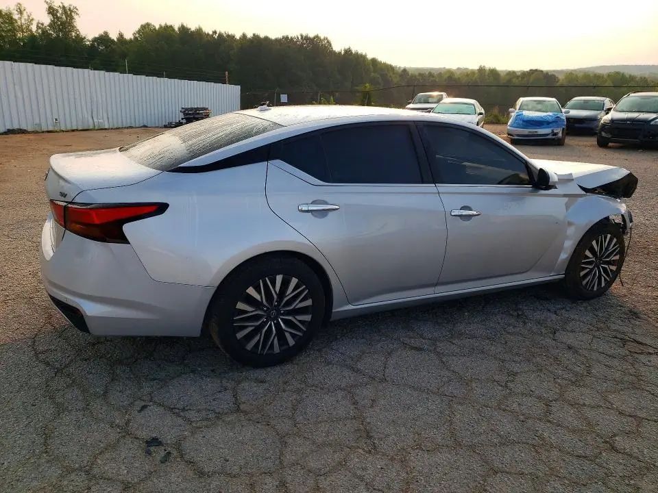 2023 NISSAN ALTIMA SV  