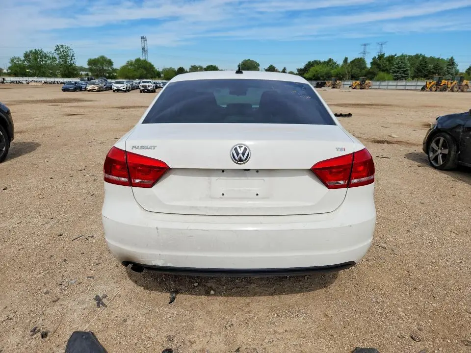 2015 VOLKSWAGEN PASSAT S  
