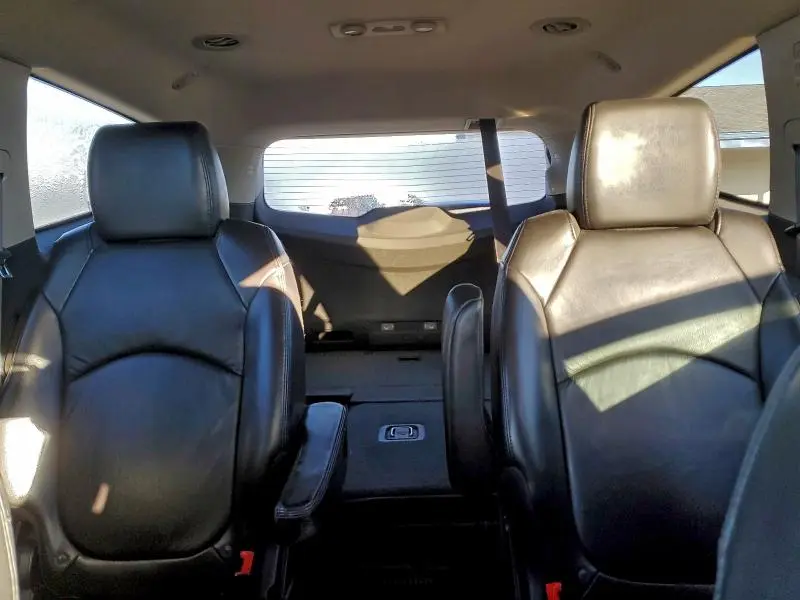 2011 CHEVROLET TRAVERSE LT  