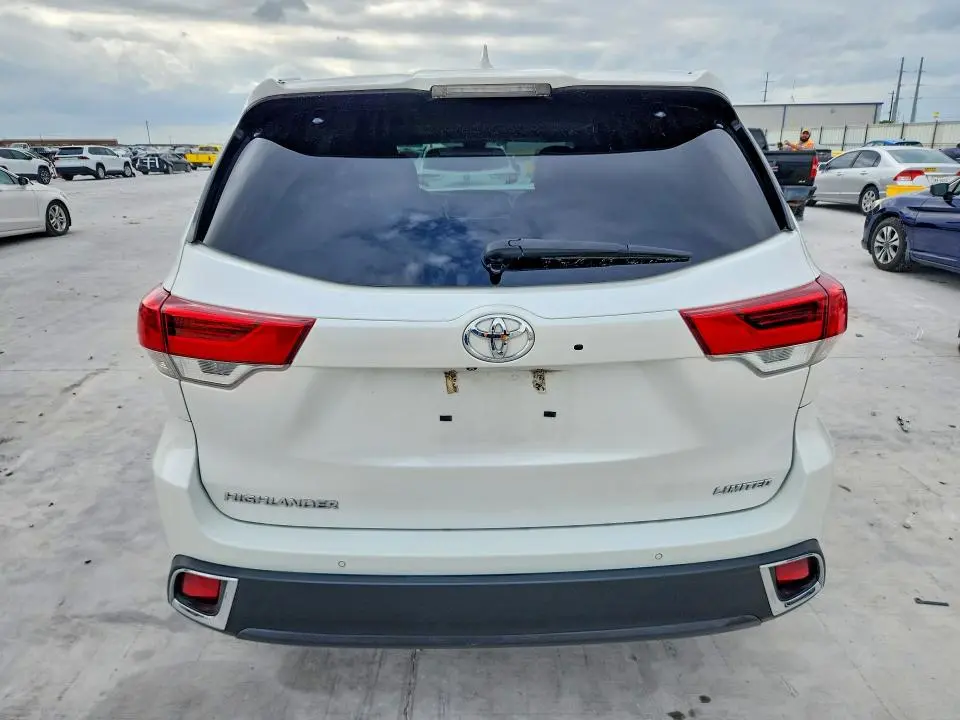 2018 TOYOTA HIGHLANDER LIMITED  
