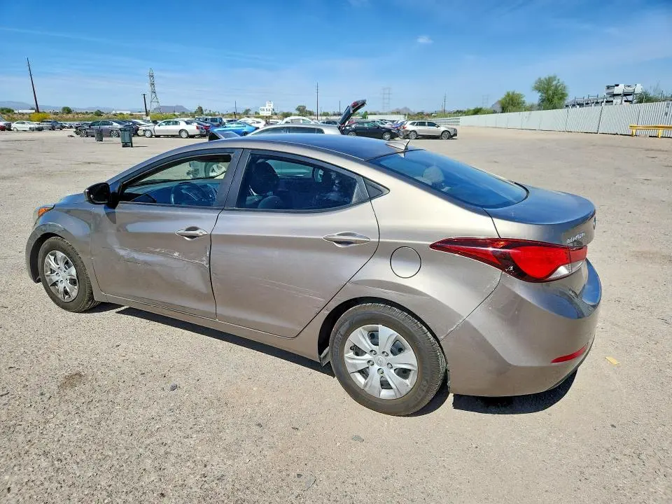 2016 HYUNDAI ELANTRA SE  