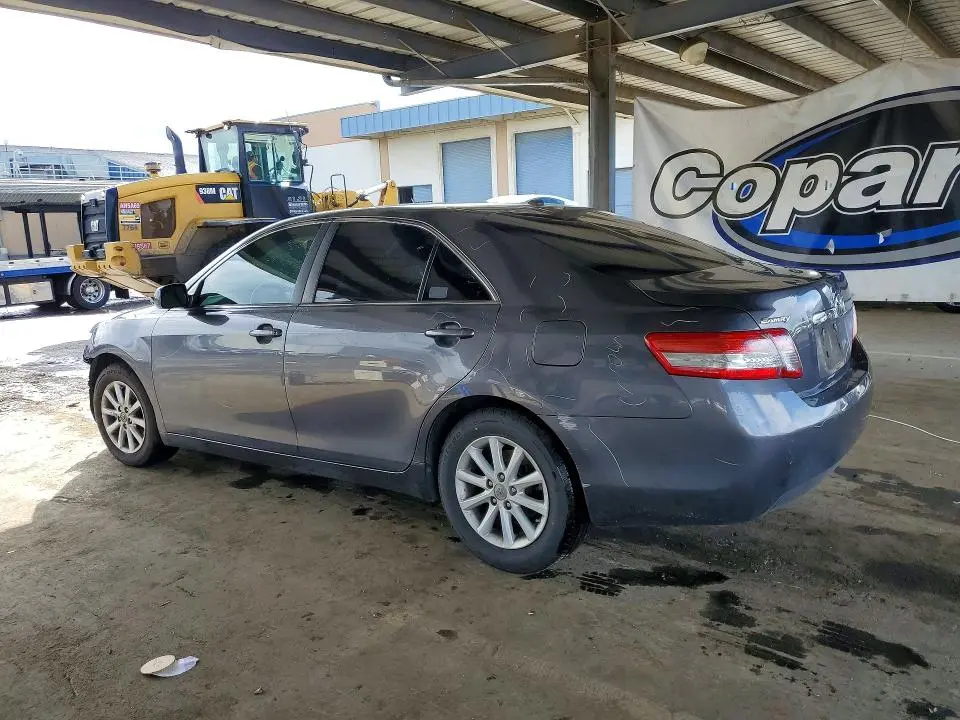 2011 TOYOTA CAMRY XLE  