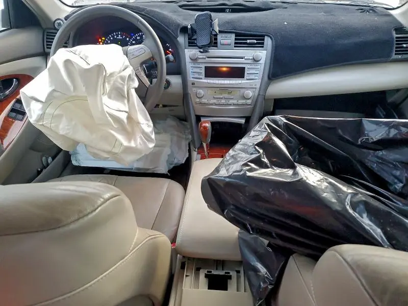 2010 TOYOTA CAMRY SE  