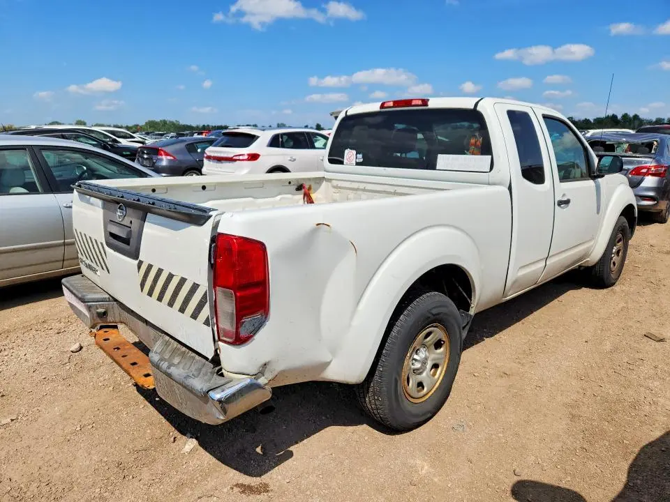2015 NISSAN FRONTIER S  