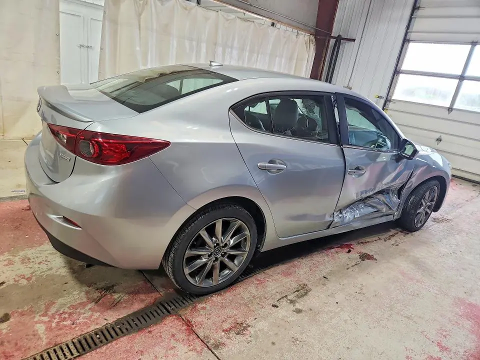 2018 MAZDA 3 TOURING  