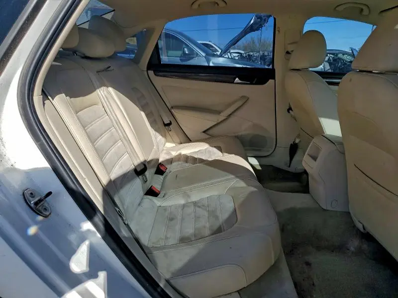 2012 VOLKSWAGEN PASSAT SEL  