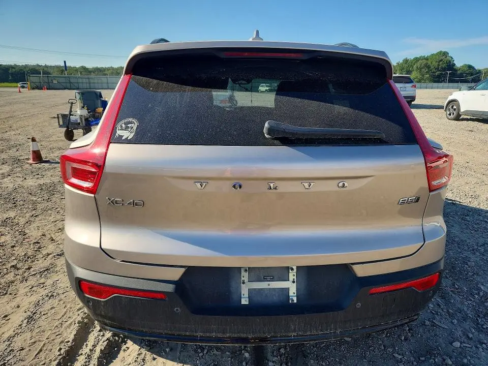 2024 VOLVO XC40 PLUS  