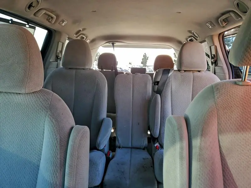 2013 TOYOTA SIENNA LE  