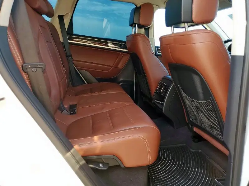 2016 VOLKSWAGEN TOUAREG SPORT  