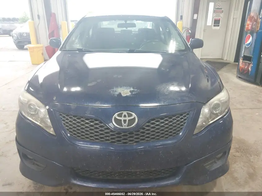 2011 TOYOTA CAMRY SE