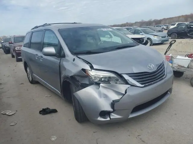 2012 TOYOTA SIENNA XLE  