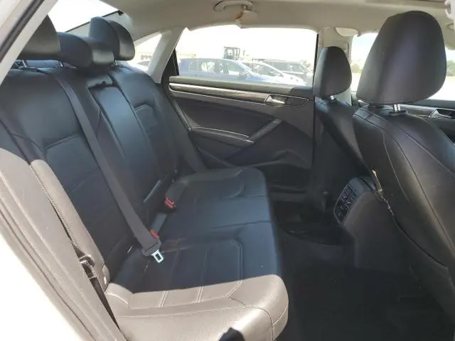 2017 VOLKSWAGEN PASSAT SE  