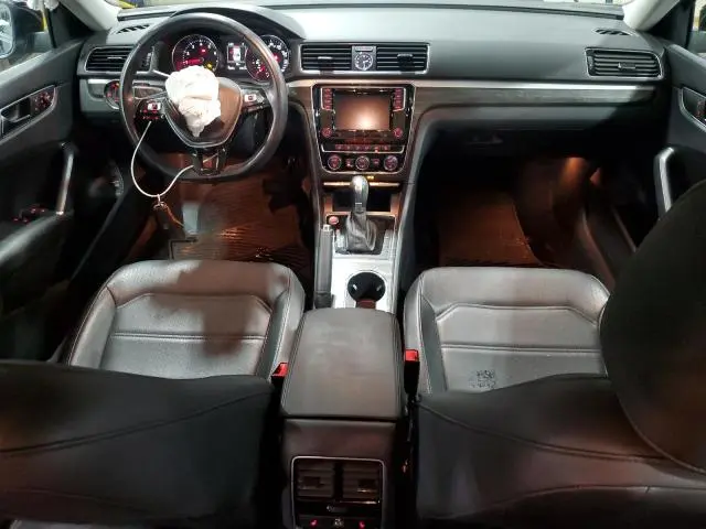 2017 VOLKSWAGEN PASSAT SE  