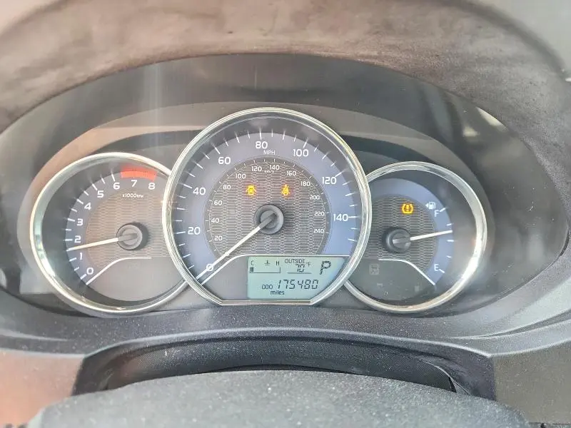 2014 TOYOTA COROLLA LE PLUS  